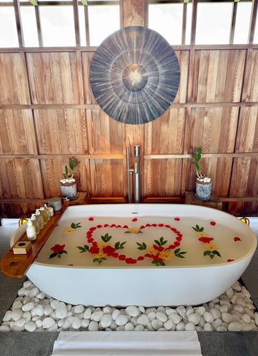 kudadoo maldives villa spa bath