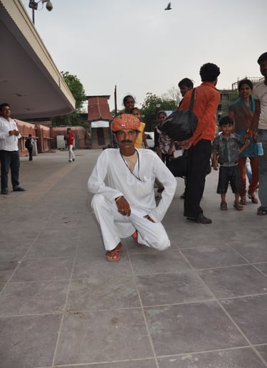 locals at Jodhpur station, Rajasthan, India
