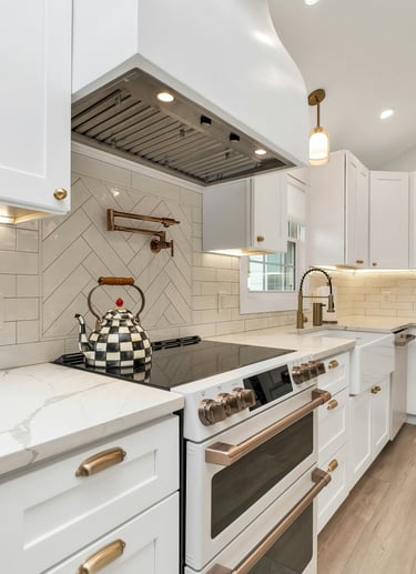 white cabinets - kitchen remodeling laval