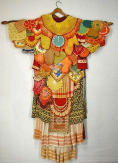 Bispo do Rosário Obras feitas com materiais reciclados e objetos do cotidiano