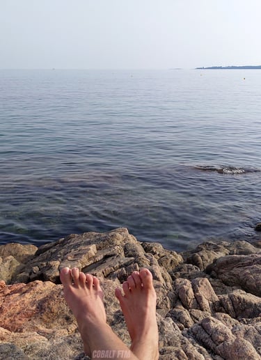 my cute feet enjoying the sun in a naturist spot (French Riviera)