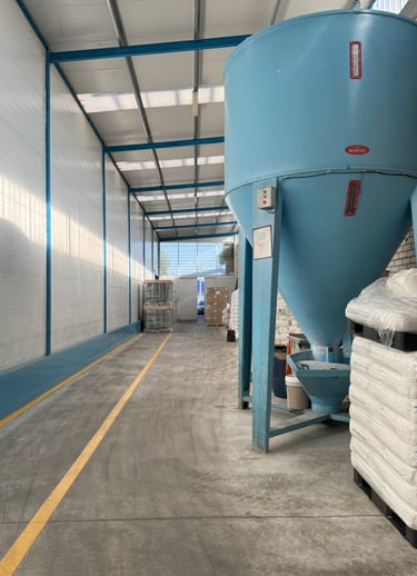 almacén de materiales plásticos