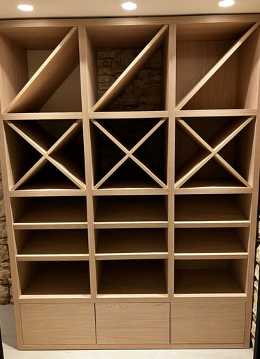 Meuble pour en bois pour ranger le vin fait par Laroux Menuiserie