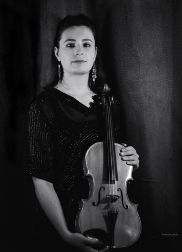 Lidia Plana viola player and freelance musician