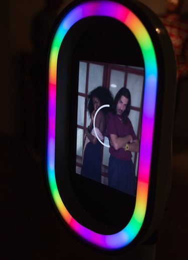 Open air photo booth customizable ring light
