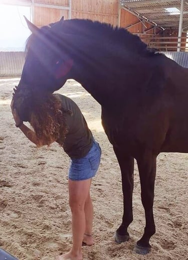 l'équithérapeute et sa jument