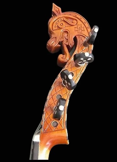 The head of a hardanger violin shaped like a dragon