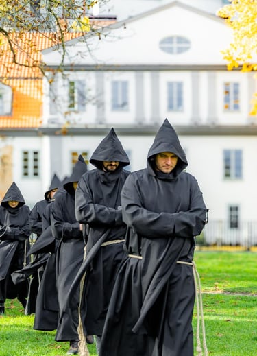 Vienuolių kostiumai