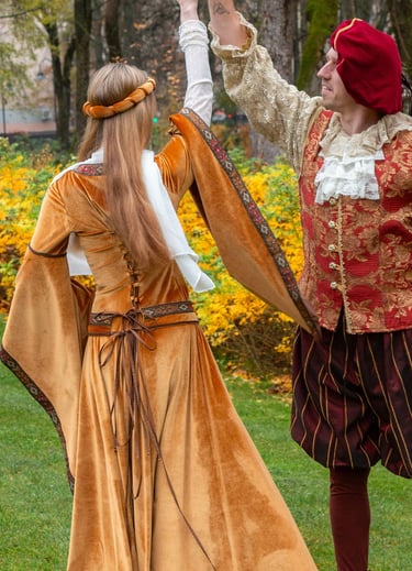 Moteriška viduramžių suknelė, moteriška viduramžių apranga, vyriškas Renesanso kostiumas