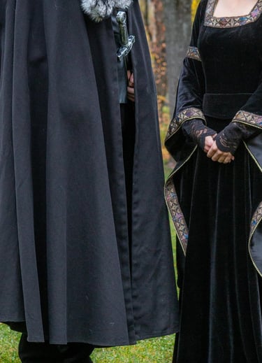 Viduramžių apranga, viduramžių vyriškas kostiumas ir moteriškas kostiumai