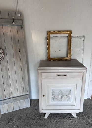 Meuble d'appoint revisité en style Shabby Chic