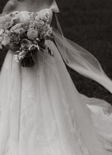 natürliche Hochzeitsfotos von Sophie Sara Fotografie - authantischer Hochzeitsfotograf in Wiener Neustadt - brautpaar bewegt