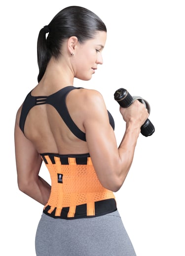 Mujer entrenando con la faja actimed color naranja
