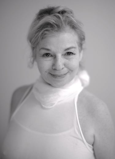 Tarot card reader psychic Maya Britan Los Angeles ca 90036