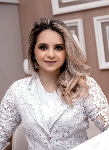 Dra. Nathália Madeira, oftalmologista especialista em cirurgia de catarata, vítreo e retina