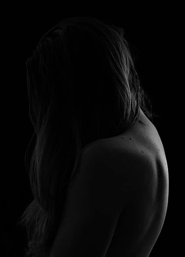 black-and-white silhouette of a nude back, capturing the elegance and form of the human body.