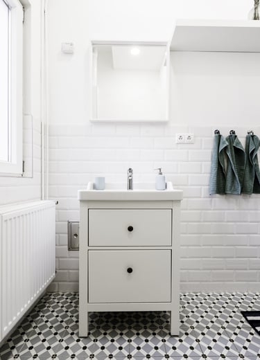rénovation salle de bain, style scandinave, carreaux de ciment, meuble vasque, Zynel Rénovation