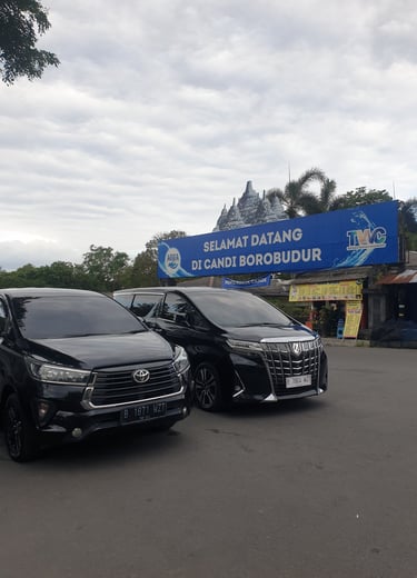 pengantaran tamu ke candi borobudur dengan alphard dan innova reborn