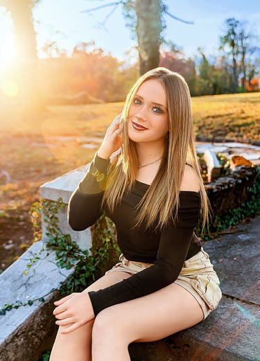 York PA Senior pictures at Historic Shady Lane by a Lancaster PA senior picture photographer
