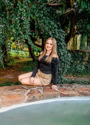 York PA Senior pictures at Historic Shady Lane by a Lancaster PA senior picture photographer