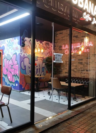 Graffiti interior en cafetería street art