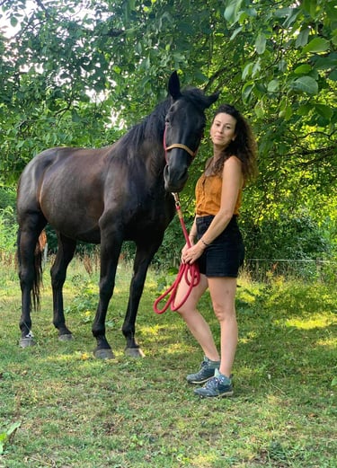 l'équithérapeute et sa jument