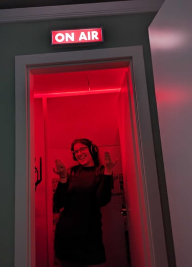 Jessica Friedrich - Professionell ausgebildete Sprecherin & Schauspielerin (Selbstportrait)