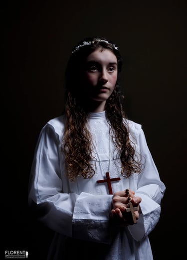 lumbres saint omer -communion-un-vrai-tableau-de-la-renaissance-bougie-regard-perdu-florent-photographe-fanie-boulogne-sur
