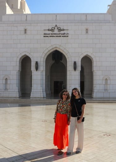 royal-opera-house-muscat-ragazze