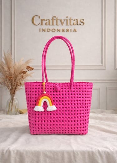 Tas anyaman plastik model sekar warna pink handmade dari Craftvitas Indonesia