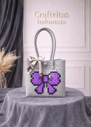 Tas anyaman karakter kupu-kupu warna abu ungu handmade cocok untuk souvenir