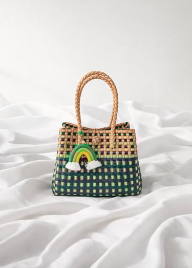 Tas anyaman plastik handmade warna hijau natural, tas anyaman wanita eco friendly