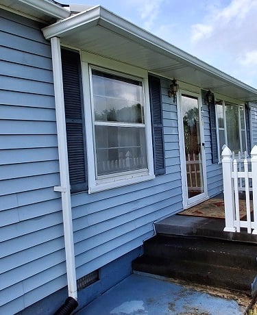 Vinyl house wash in Mooresburg, Tn 37811 by Bobs Pressure Washing services 36