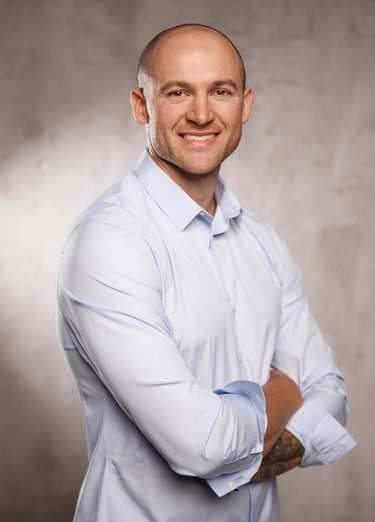 Profesionalūs verslo, linkedin portretai Vilniuje Kaune, dalykinė fotografija, asmeninis įvaizdis studijoje, darbo vietoje