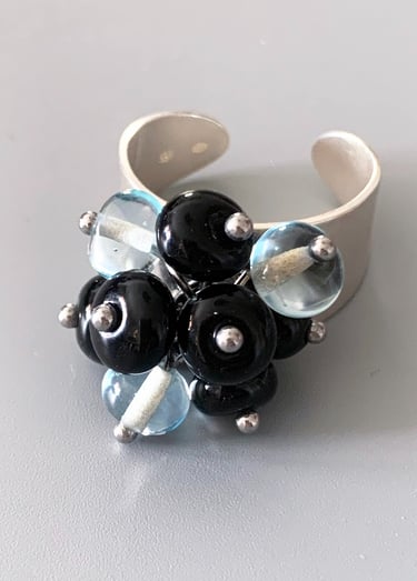 bague pépites de verre Noir et bleu cristallin