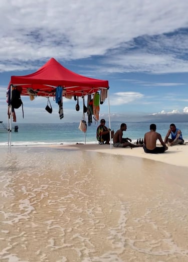 Montaron el chiringuito en un banco de arena en medio del océano