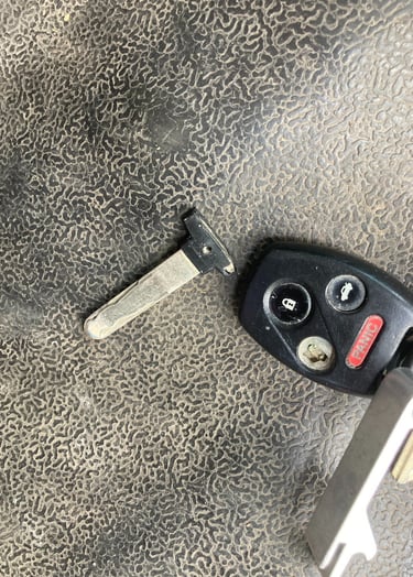 Broken Honda key replacement Philadelphia – mobile locksmith cutting new Honda key