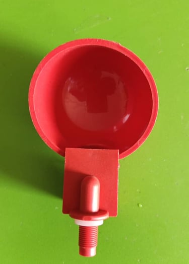 Gravity cup drinker
