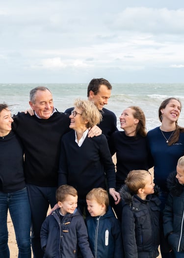 Une photo d'une famille nombreuse