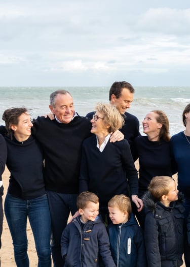 Une photo d'une famille nombreuse