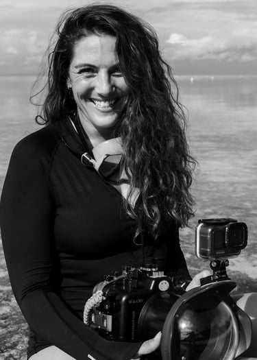 Laura Mommicchi underwater fine art photographer human movement