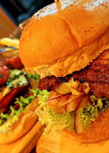 Hamburguesa con Carne asada al Carbón en el Restaurante Del Toro Parrilla en Armenia Quindío