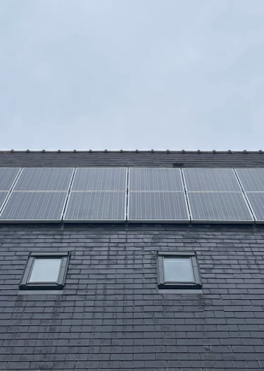 Panneaux solaires 6 kWc à Thouaré-sur-Loire, après nettoyage à l’eau pure, résultat impeccable