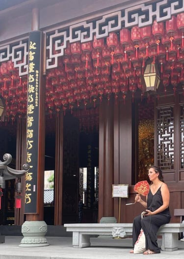  praticienne dans un temple de Shanghai