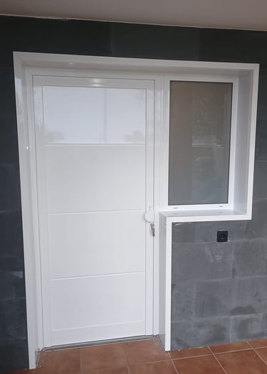 Instalación de Puerta y Ventanas de Aluminio en Vivienda 