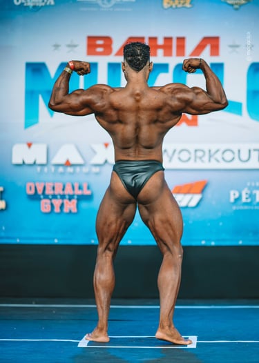 Homem com corpo musculoso