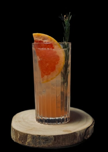 Gėrimų tiekimas renginiams – vasariški kokteiliai sodybose.