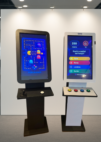 Totem Touchscreen Interativo com joystick e botões estilo fliperama