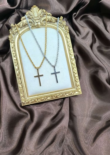 Collier homme en acier inoxydable, design moderne et masculin.
