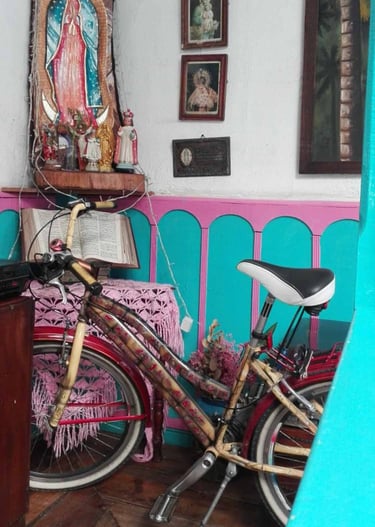 Bicicleta antigua en Restaurante y casa museo en El Hato de Evelio Calarcá Quindío